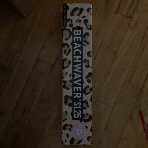 BEACHWAVER® S1.25 DUAL VOLTAGE BLACK ROTATING CURLING IRON - Cheetah